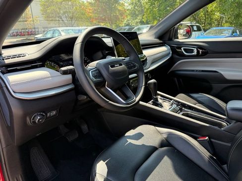 Used 2025 Jeep Compass Limited AWD/4WD image 9