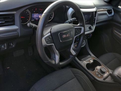 Used 2022 GMC Acadia SLE w/ Driver Convenience Package image 10