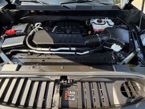 Used 2025 Chevrolet Silverado 1500 LT AWD/4WD image 18