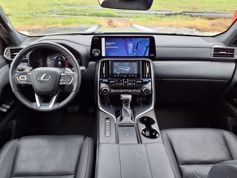 Used 2024 Lexus LX 600 4WD w/ Luxury Package image 9