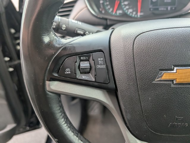 Used 2019 Chevrolet Trax LT w/ LT Convenience Package FWD image 17
