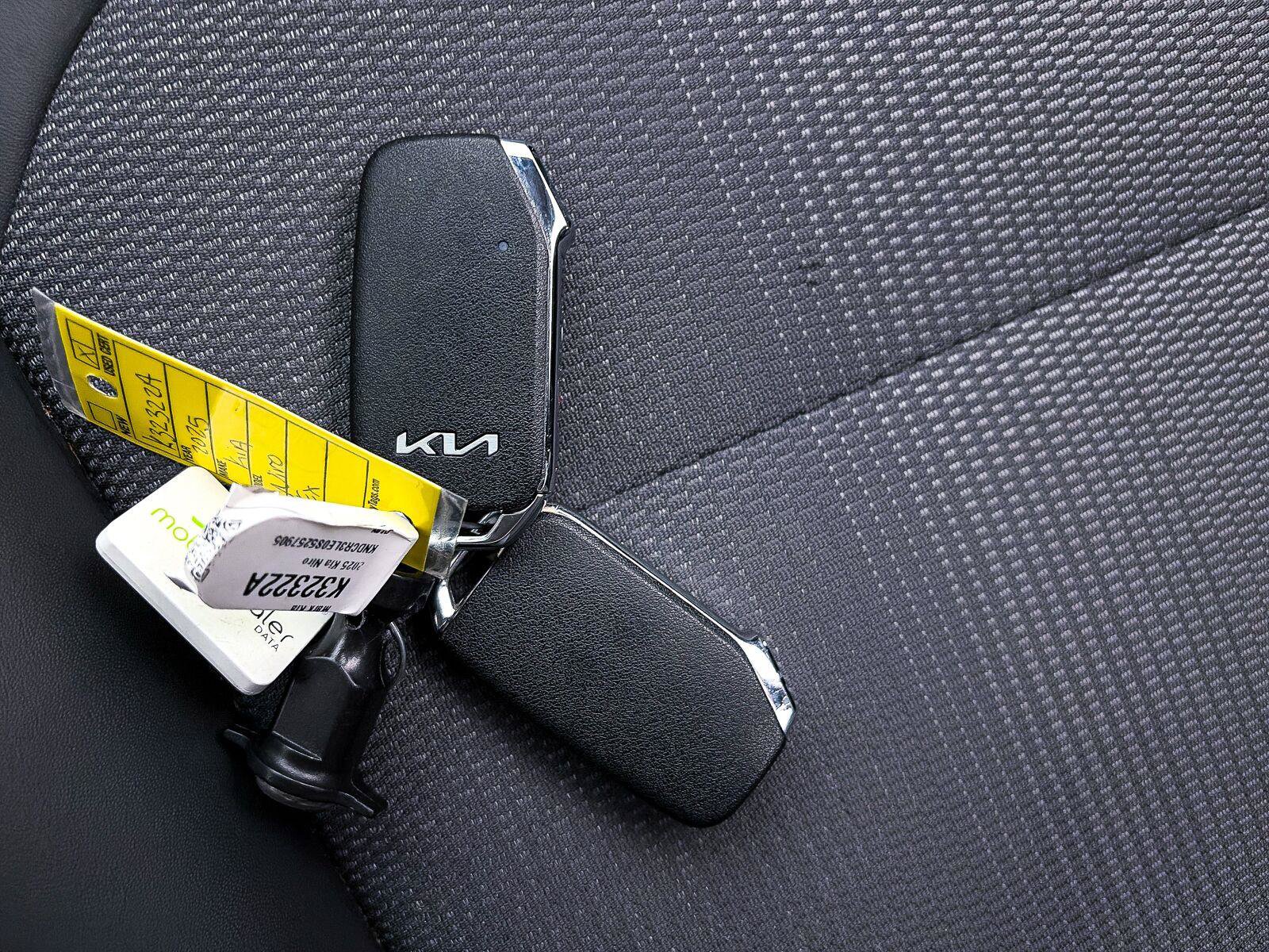 Used 2025 Kia Niro EX FWD image 31