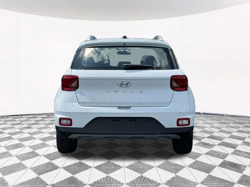 Certified 2025 Hyundai Venue SEL image 8