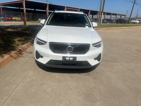 Certified 2025 Volvo XC40 B5 Core image 10