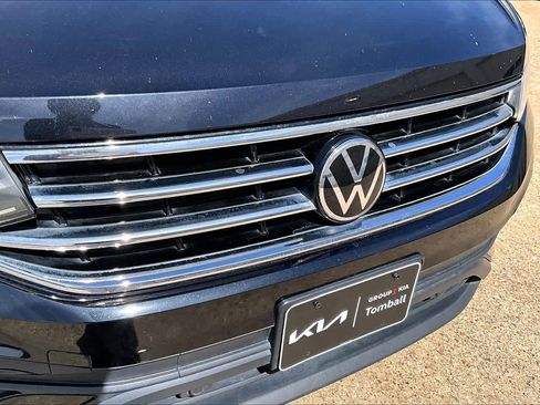 Used 2023 Volkswagen Tiguan SE image 29