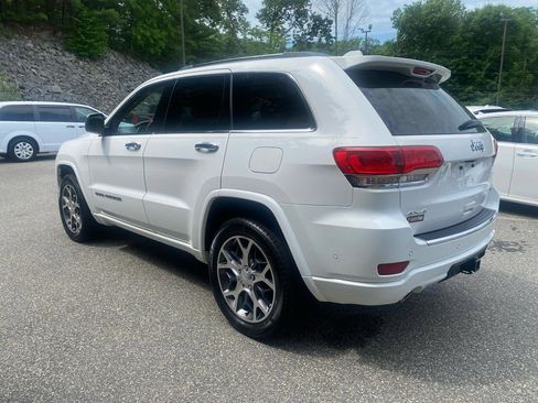 Used 2019 Jeep Grand Cherokee Overland AWD/4WD image 3