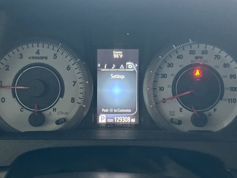 Used 2015 Toyota Sienna SE FWD image 25