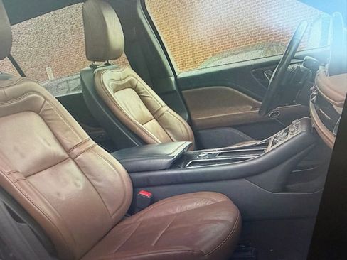 Used 2022 Lincoln Aviator Reserve w/ Elements Package Plus image 4