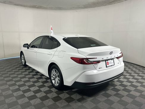 Used 2025 Toyota Camry LE FWD image 5
