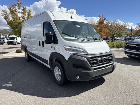 New 2025 RAM ProMaster Tradesman w/ Convenience Group image 2