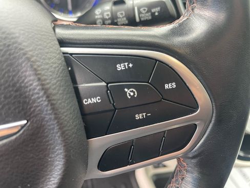 Used 2019 Chrysler Pacifica Touring Plus w/ Cold Weather Group FWD image 13