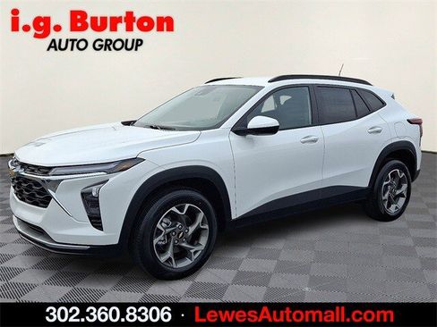 New 2026 Chevrolet Trax LT w/ Driver Confidence Package image 2