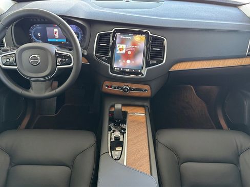 Used 2025 Volvo XC90 B6 Plus w/ Protection Package Premier AWD/4WD image 4