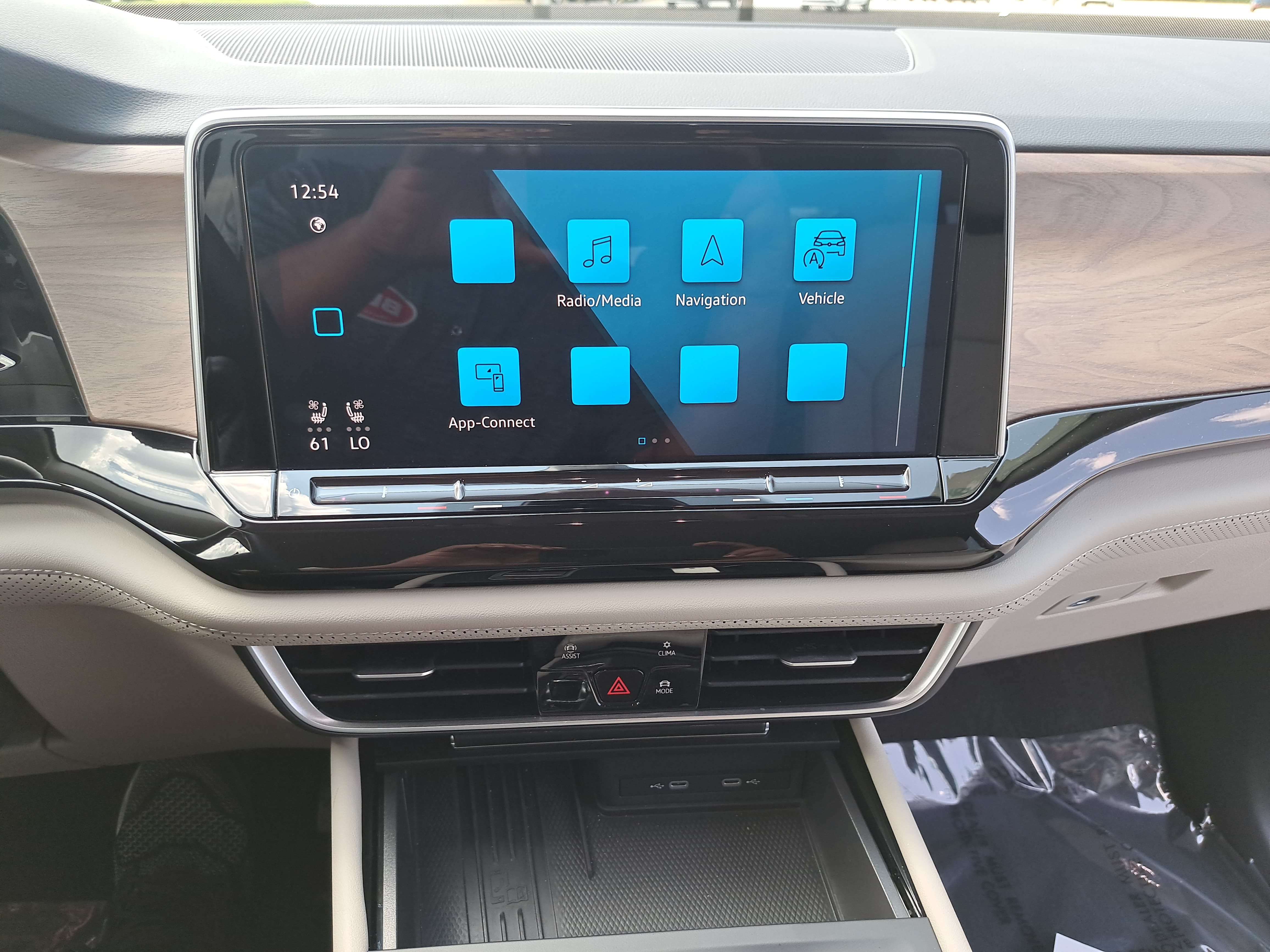Certified 2025 Volkswagen Atlas SE FWD image 20