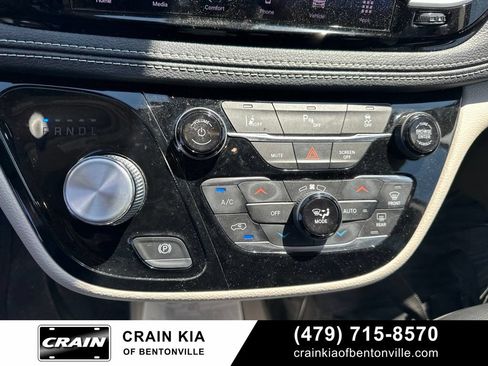 Used 2022 Chrysler Pacifica Touring-L FWD image 26