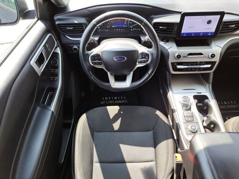 Used 2022 Ford Explorer XLT image 11