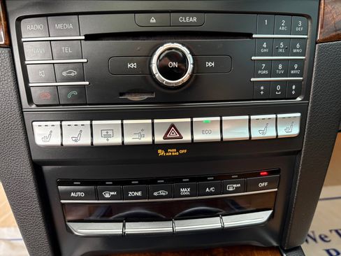 Used 2016 Mercedes-Benz E 550 Coupe w/ Premium 2 Package image 52