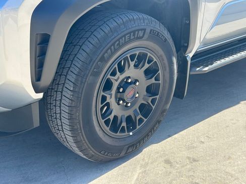 Used 2025 Toyota 4Runner TRD Off-Road Premium AWD/4WD image 9