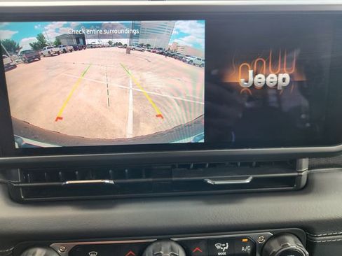 Used 2025 Jeep Wrangler Unlimited Rubicon AWD/4WD image 16