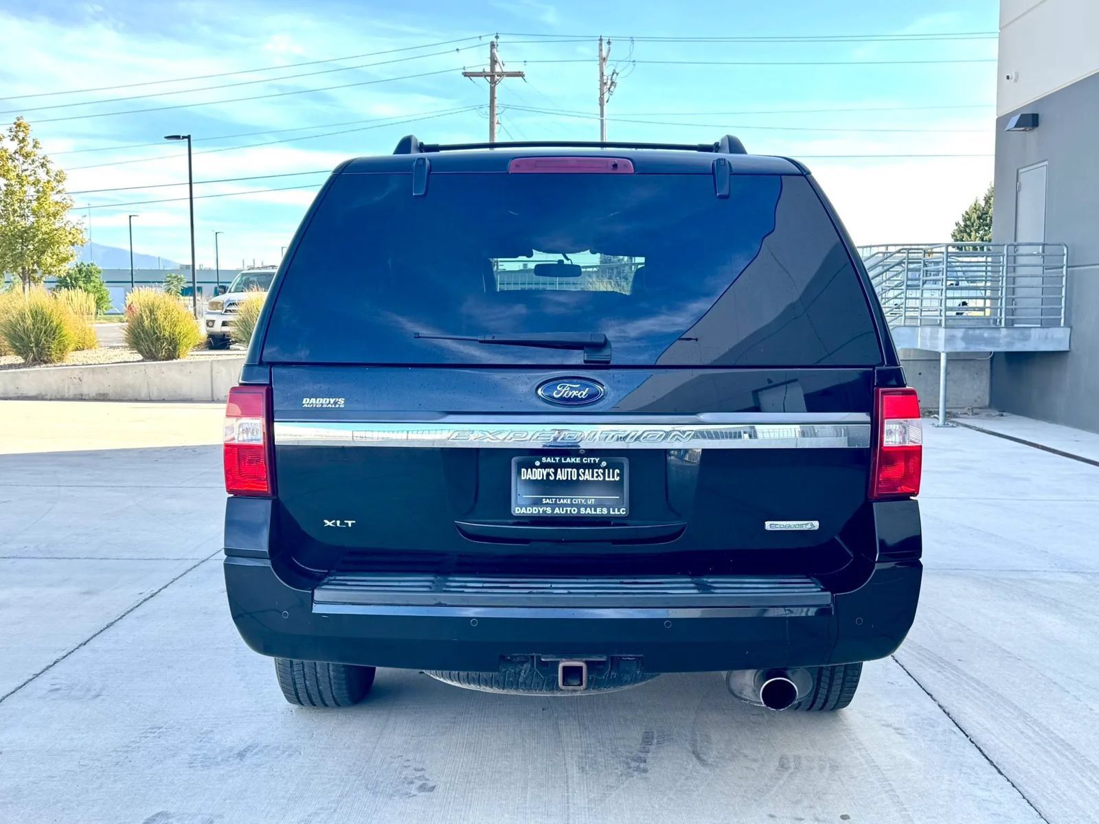 Used 2017 Ford Expedition XLT w/ Equipment Group 202A AWD/4WD image 4
