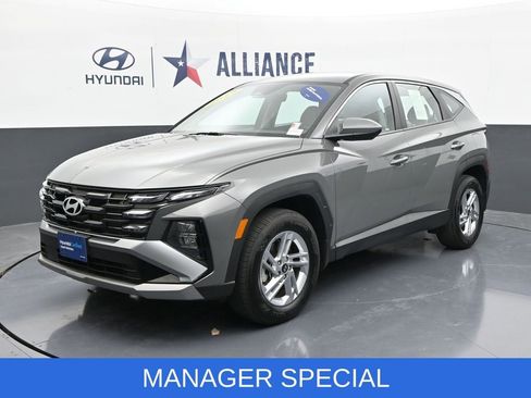 Certified 2025 Hyundai Tucson SE image 1