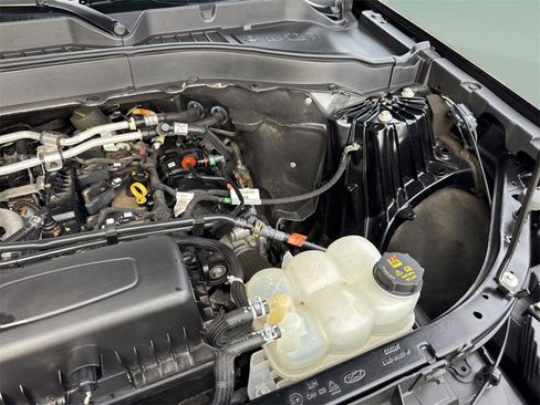 Used 2021 Ford Explorer XLT w/ Equipment Group 202A image 33