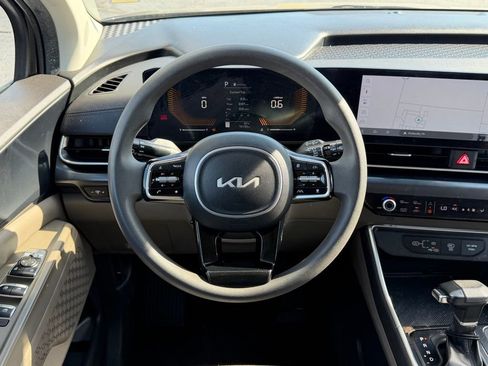 Used 2025 Kia Carnival LX FWD image 18
