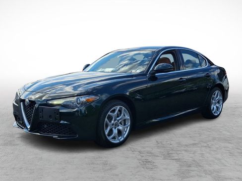 Used 2020 Alfa Romeo Giulia Ti w/ Active Blind Spot Package AWD/4WD image 3