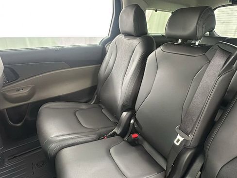 New 2026 Kia Carnival EX image 14