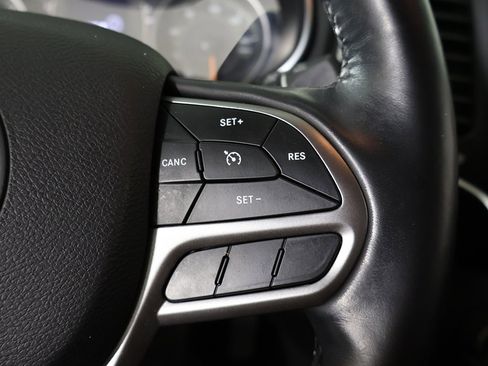 Used 2019 Jeep Cherokee Latitude Plus w/ Cold Weather Group image 38