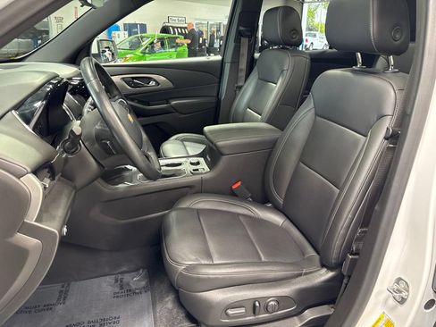 Used 2023 Chevrolet Traverse LT w/ LT Premium Package AWD/4WD image 10