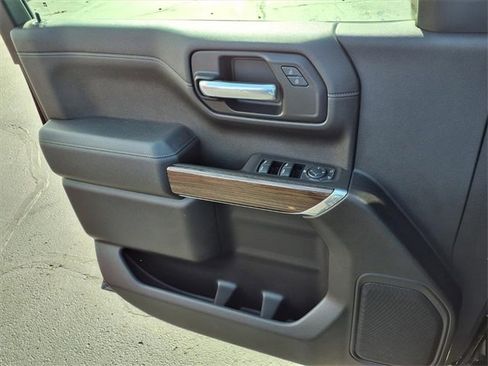 Used 2021 Chevrolet Silverado 1500 RST image 19