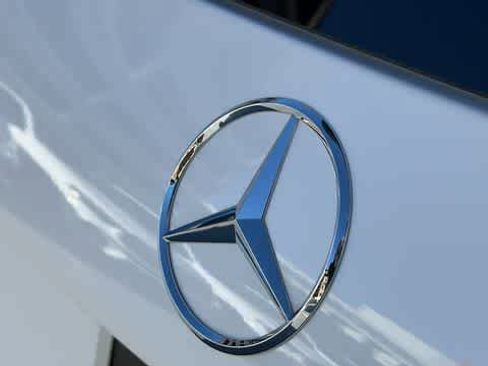 Used 2026 Mercedes-Benz GLB 250 4MATIC image 9