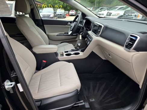 Used 2020 Kia Sportage LX image 9