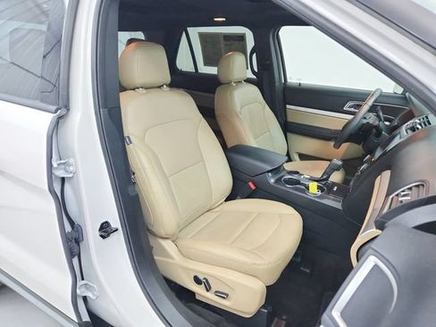 Used 2017 Ford Explorer XLT w/ Equipment Group 202A FWD image 37