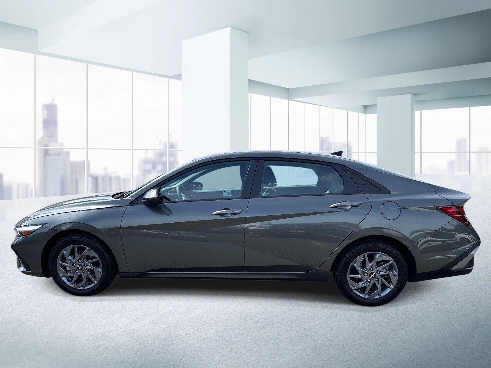 Used 2024 Hyundai Elantra SEL FWD image 2