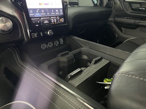 Used 2025 RAM 1500 Limited AWD/4WD image 22