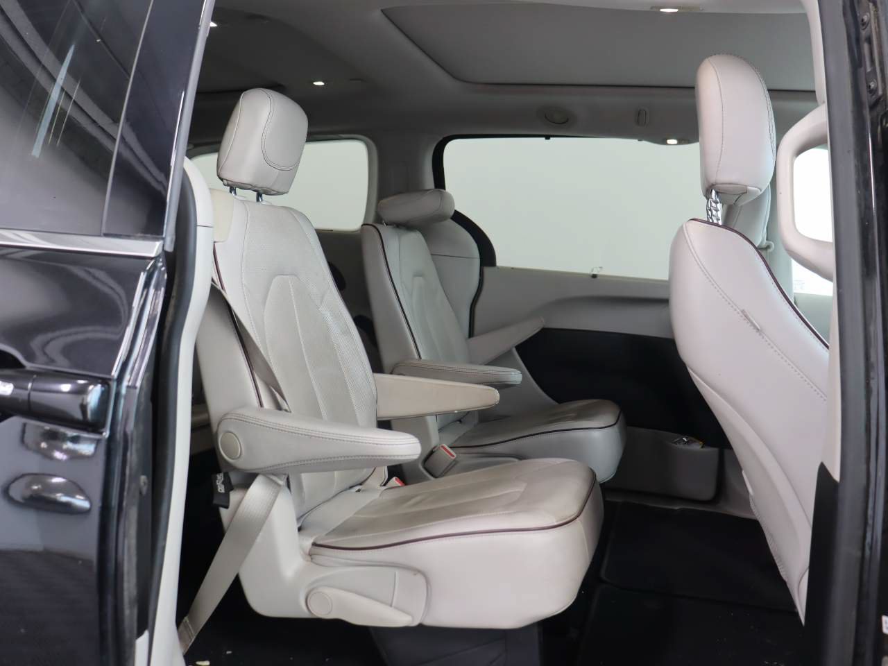Used 2020 Chrysler Pacifica Limited FWD image 20
