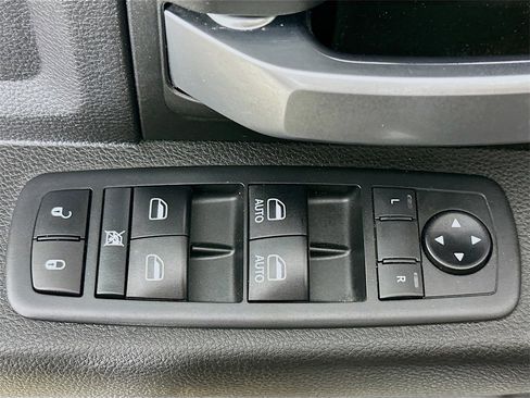 Used 2019 RAM 2500 Tradesman w/ Chrome Appearance Group image 20