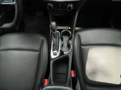 Used 2024 Buick Encore GX Sport Touring FWD image 21