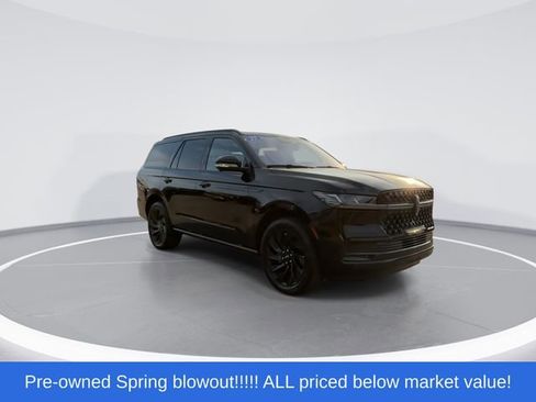 Used 2025 Lincoln Navigator Reserve w/ Jet Appearance Package AWD/4WD image 2