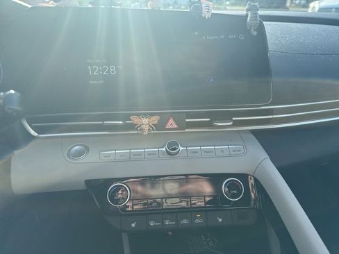 Used 2023 Hyundai Elantra Limited image 11