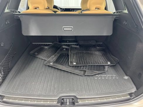 Used 2024 Volvo XC60 B5 Ultimate w/ Protection Package Premier AWD/4WD image 9