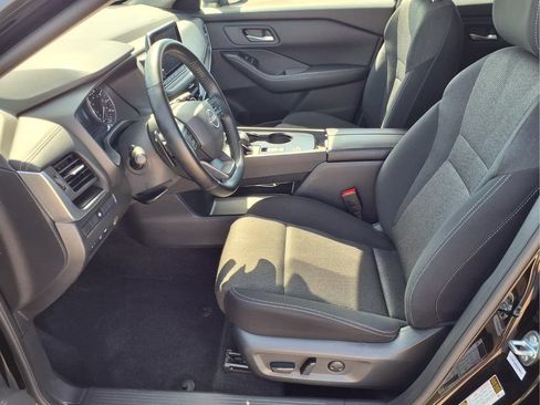 Used 2025 Nissan Rogue SV FWD image 21