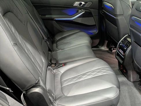 Used 2025 BMW X7 M60i image 23