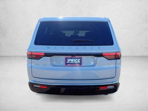 Used 2022 Jeep Wagoneer Series II image 3