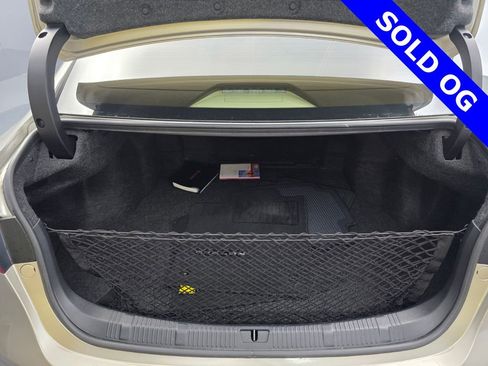 Used 2017 Toyota Avalon Limited image 16