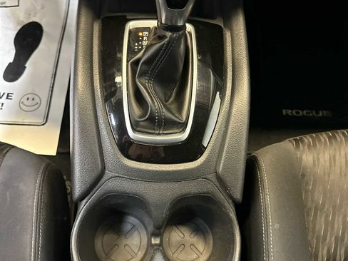 Used 2019 Nissan Rogue SV AWD/4WD image 29
