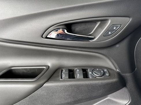 Used 2024 Chevrolet Equinox LT FWD image 11