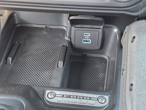 New 2025 Ford Bronco Badlands image 15